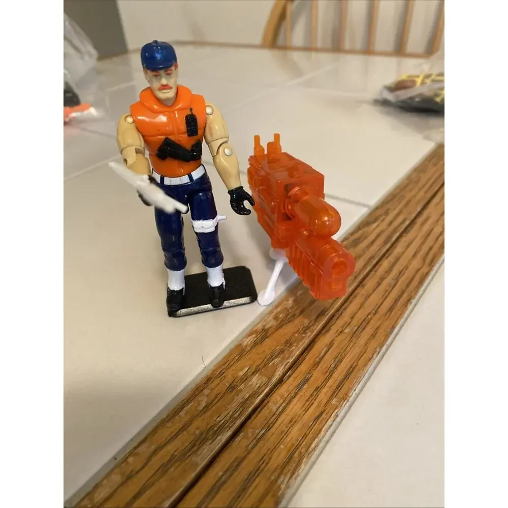 Vintage GI Joe ARAH 1992 Cutter v2 figure, launcher with stand & weapon